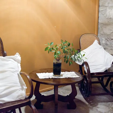 Masia Cerca Del Lago De Banyoles