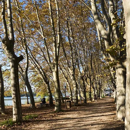 Masia Cerca Del Lago De Banyoles Lodge *