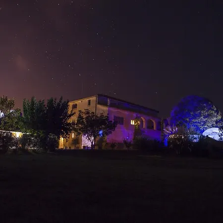 Masia Cerca Del Lago De Banyoles *